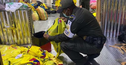 policia-camisetas-contrabando.jpg