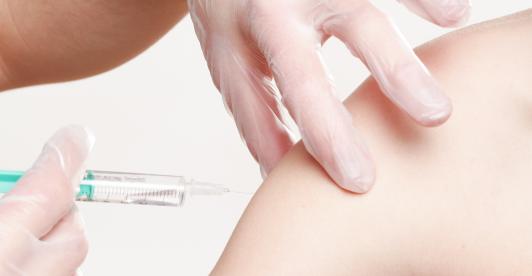 vaccination-2722937_1920.jpg