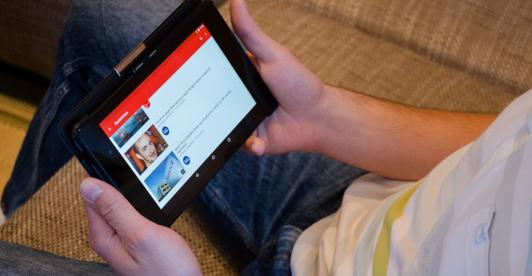 youtube-youtubers-tablet.jpg