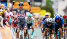 Jasper Philipsen volvió al triunfo en la etapa 8 de La Vuelta 2025