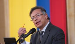 "Así se tapa la historia de la gobernanza paramilitar en Colombia", presidente Petro sobre fallo absolutorio a Uribe