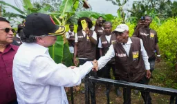 Gobierno amplia bono pensional a 3 millones de adultos mayores.