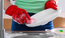 Airbnb prohíbe exigir a los huéspedes lavar los platos o sacar la basura antes de dejar el alojamiento