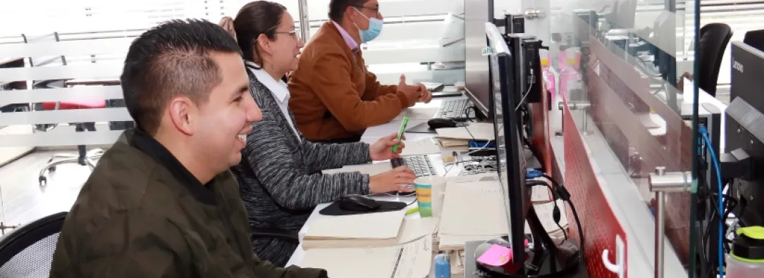 Personas se postulan a ofertas laborales