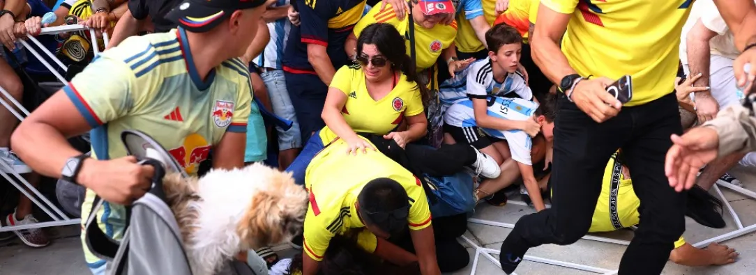 La final Argentina-Colombia se posterga una hora por incidentes afuera del estadio