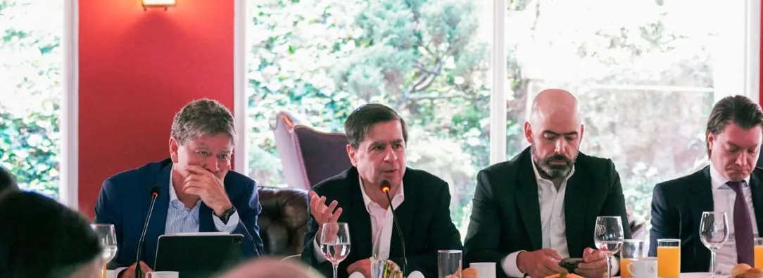 Ministro de Interior junto a gremios para discutir consenso del acuerdo.