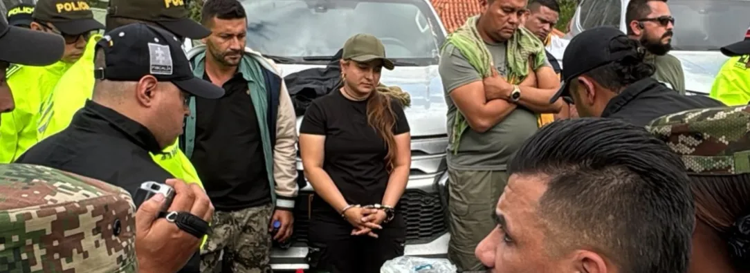 Disidentes de las Farc en camionetas de la UNP. / Foto: X AndresJRendonC.