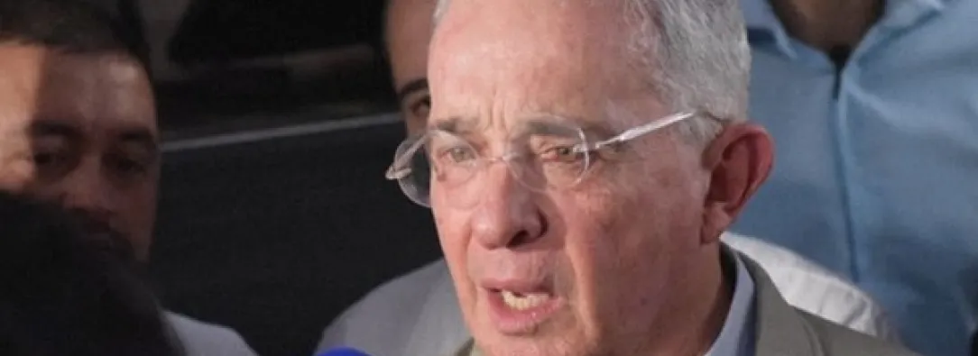 Álvaro Uribe solicita anulación de acusación, retrasando audiencia clave de su juicio