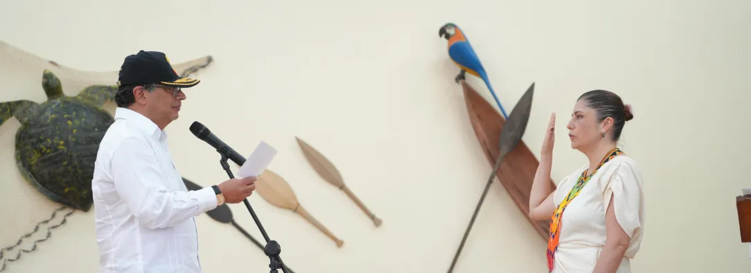 Iris Marín se posesiona como la primera mujer defensora del Pueblo