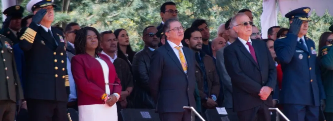 Gustavo Petro en el aniversario 214 del Ejército de Colombia.