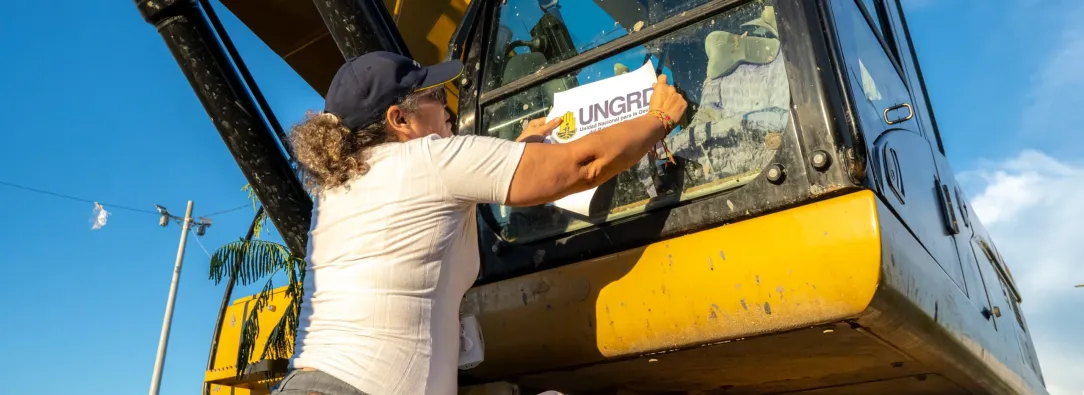 Maquinaria amarilla de la UNGRD