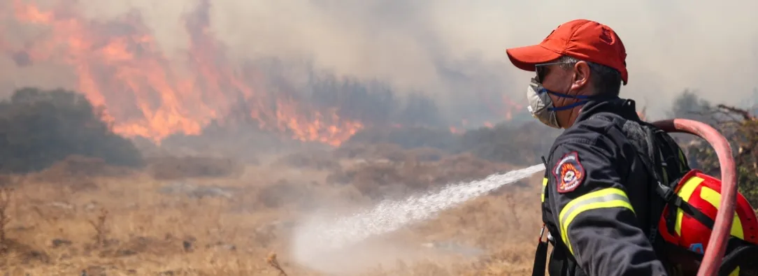 Grecia en atención a incendios forestales. / Foto: AFP.