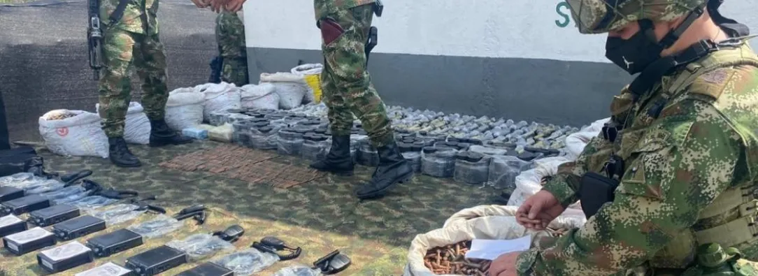 Ejército Nacional incautando droga
