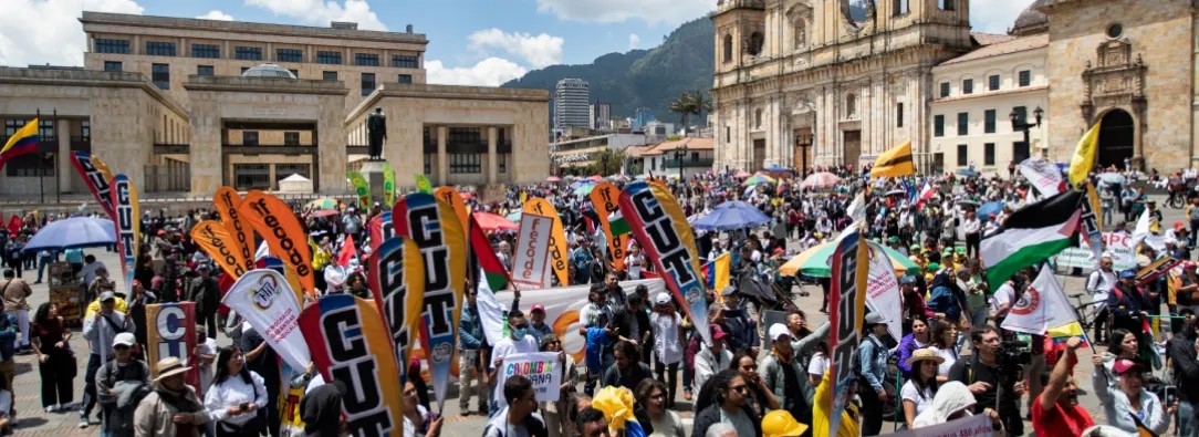 Quienes participan en las marchas del 19 de septiembre. / Foto: AFP.