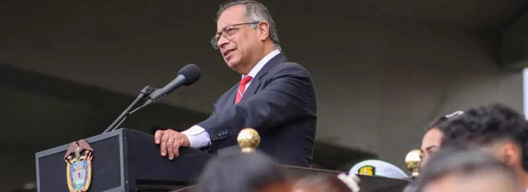 Mayoría de colombianos cree que hay un "golpe blando" en marcha contra el presidente Petro, según la Celag