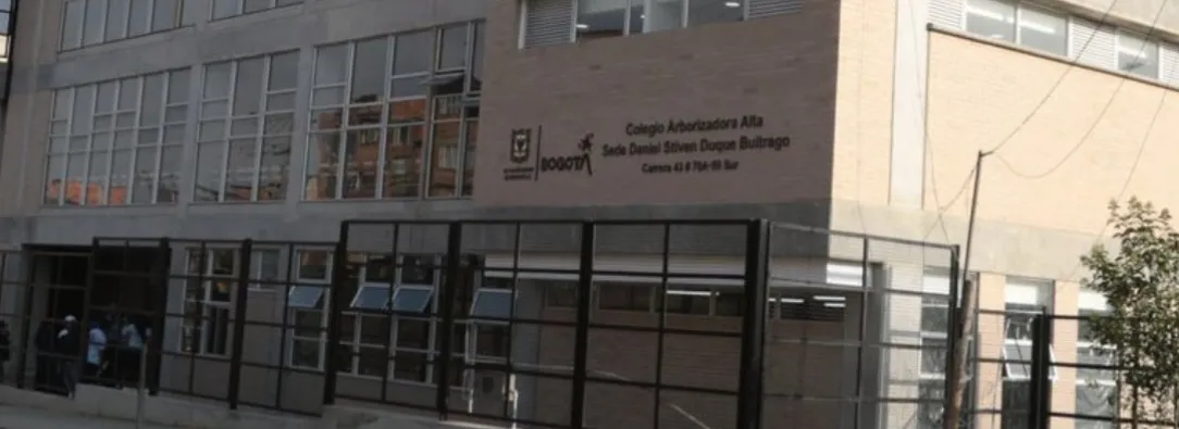 Disturbios en protesta de comunidad por presunto abuso a una niña en el colegio. / Foto: Secretaría de Educación.