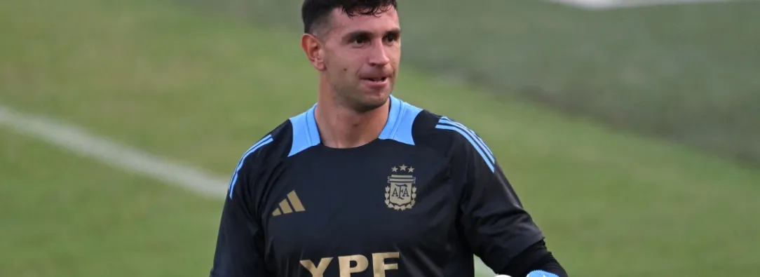 Agremiación de periodistas piden ejemplar sanción contra Emiliano 'Dibu' Martínez. / Foto: AFP.