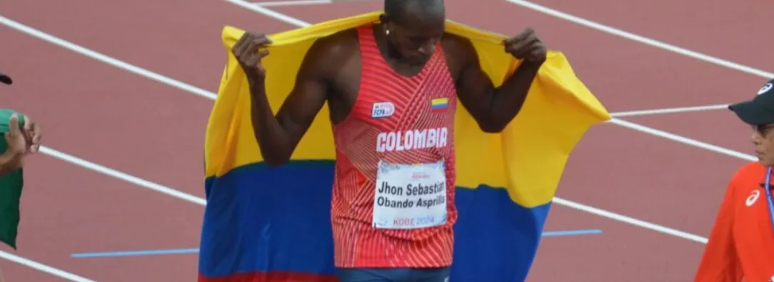 Jhon Sebastián Obando con medalla de oro en los Juegos Paralímpicos. / Foto: Col Paralímpicos.