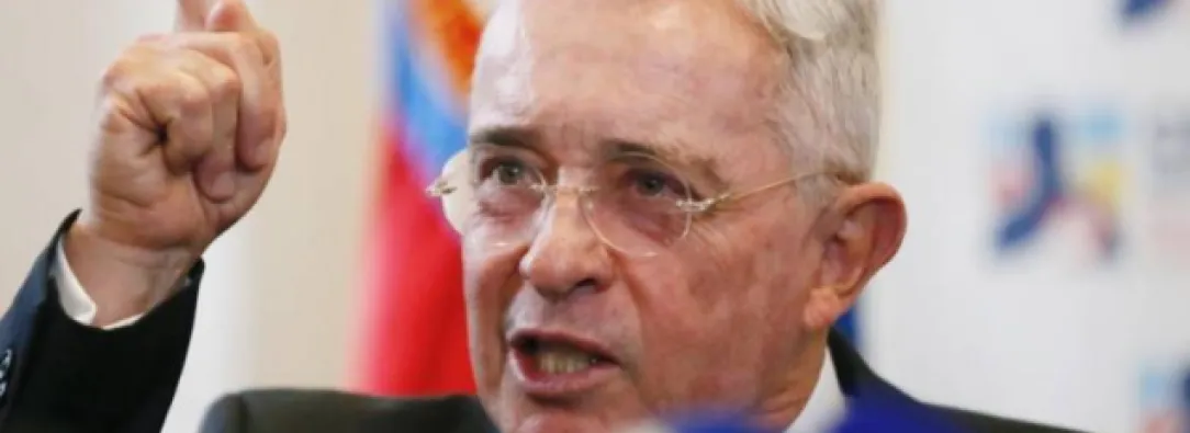 Niegan aplazamiento a Uribe