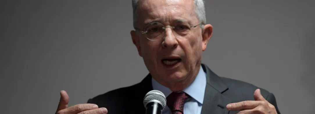 Álvaro Uribe defiende al empresariado rechazando aumento del recargo nocturno de la reforma laboral