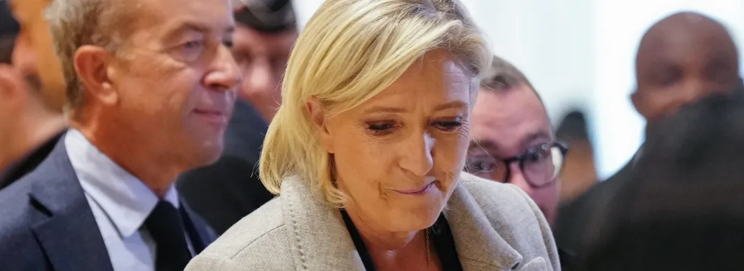 Marine Le Pen en una corte francesa