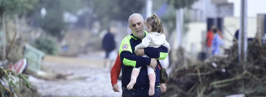 Misión de rescate en Valencia, España, tras catástrofe por lluvias.