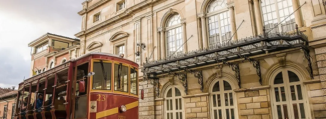 Tranvía de la Carrera Séptima en el centro de Bogotá.