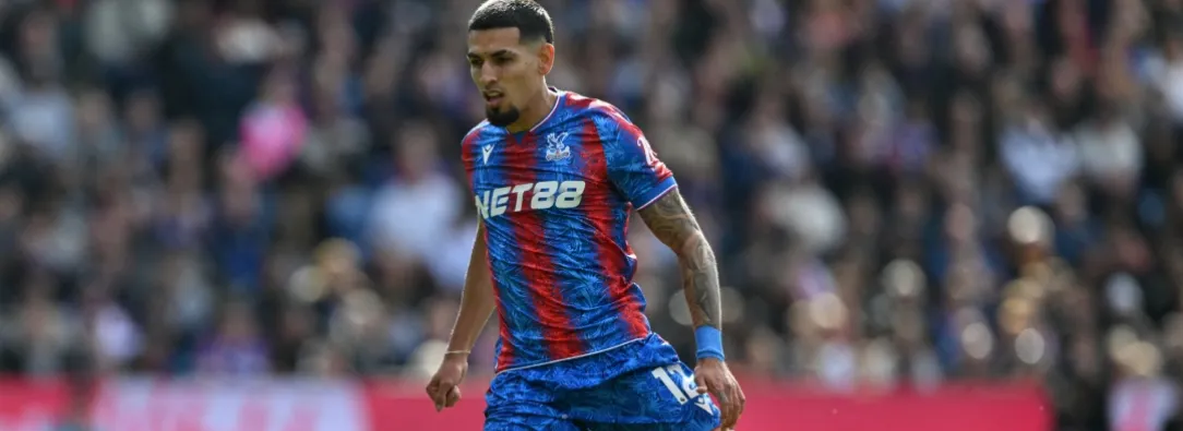 Daniel Muñoz lesionado en el Crystal Palace. / Foto: AFP.