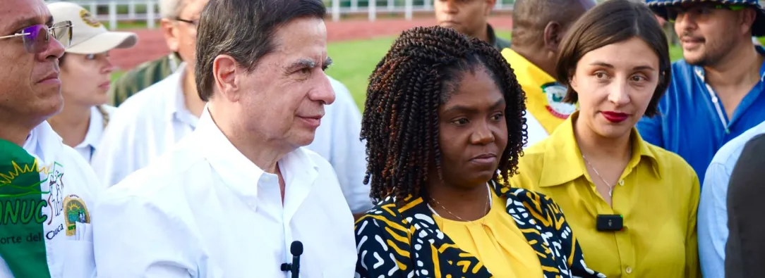 Vicepresidenta Francia Márquez, junto a ministro del Interior, Juan Fernando Cristo y otros presentes en el cierre del pacto.