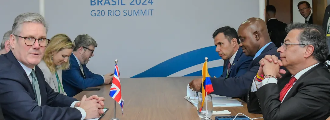 Gustavo Petro en reunión con líderes mundiales