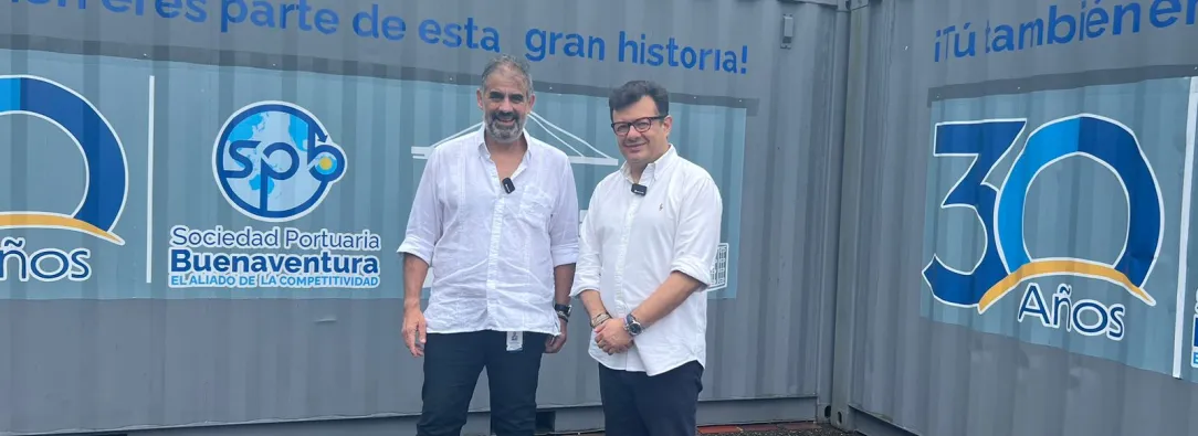 Gerentes de RTVC Sistema de Medios Públicos y Asociación Portuaria de Buenaventura, en puerto de Buenaventira
