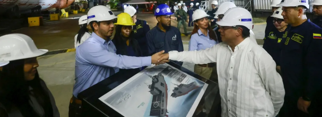Presidente Petro inspecciona buque hospital. / Foto: Presidencia de la República.