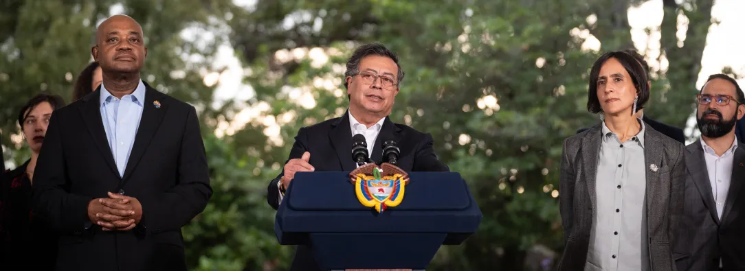 Gustavo Petro con Susana Muhamad hablando de cambio climático