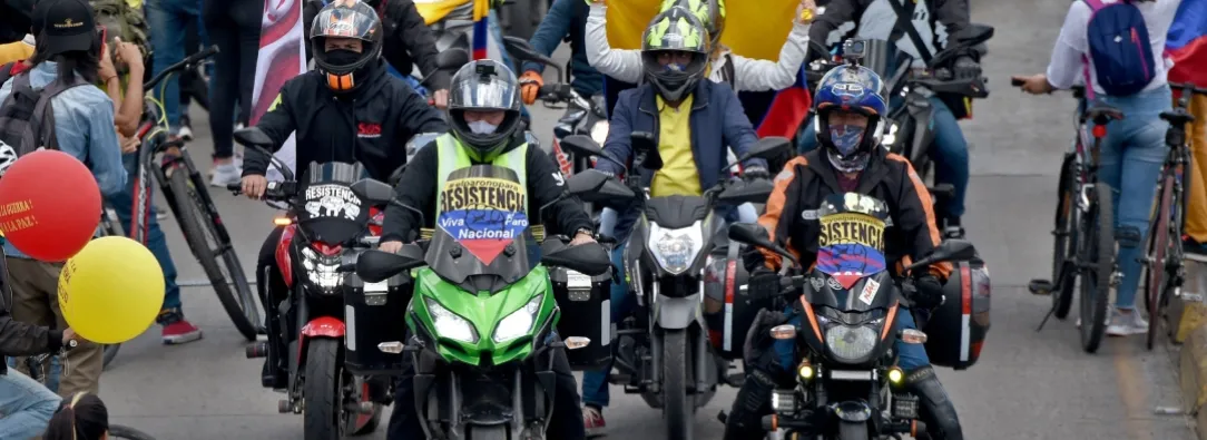 Nueva ley que prohíbe inmovilizar motos por infracciones menores. / Foto: AFP.