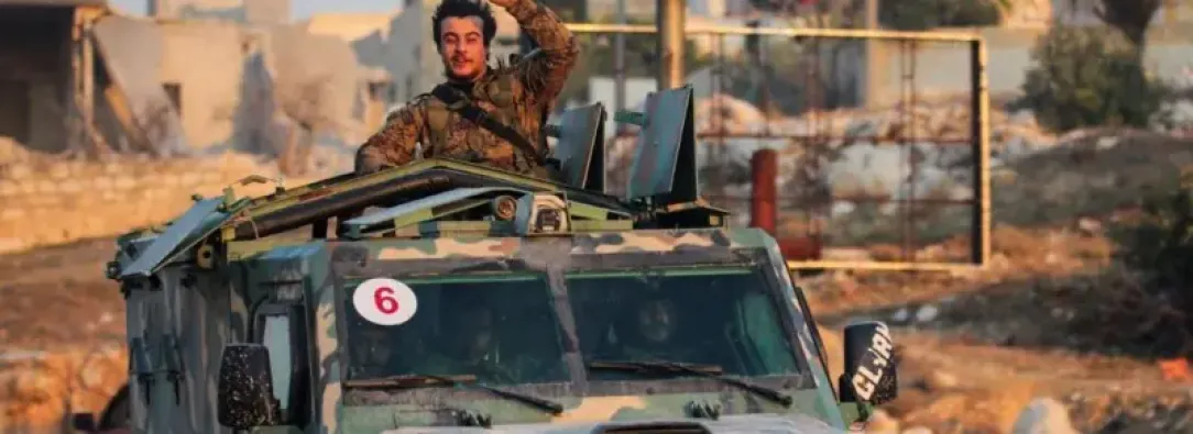 Terroristas, en vehículos militares, lanzaron una ofensiva contra el gobierno de Siria.