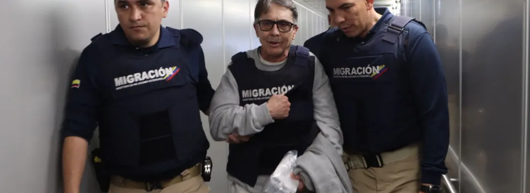 Fabio Ochoa regresando a Colombia, tras ser deportado de Estados Unidos.