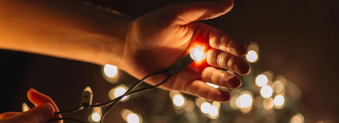 Recomendaciones para ahorrar energía en Navidad. / Foto: Freepik.