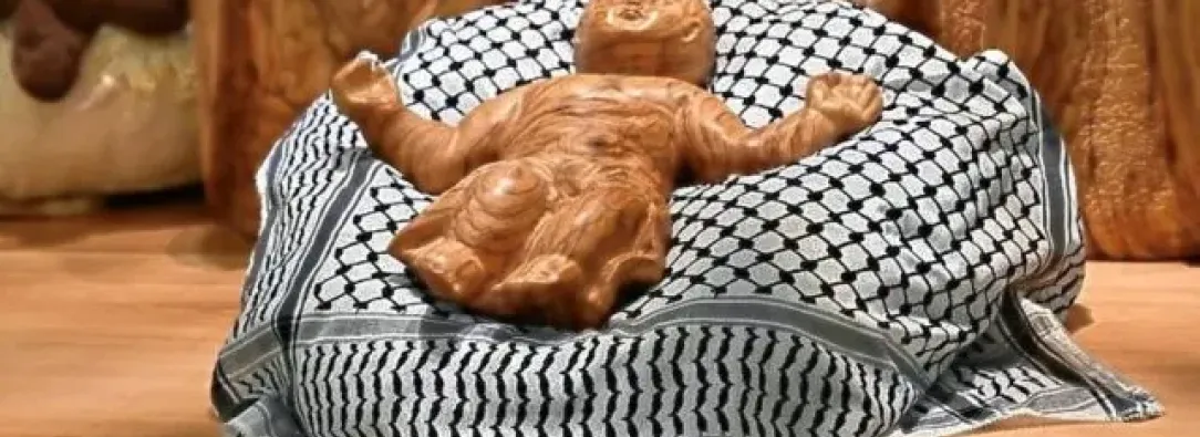  Niño Jesús reposa sobre una kufiya, el icónico pañuelo palestino