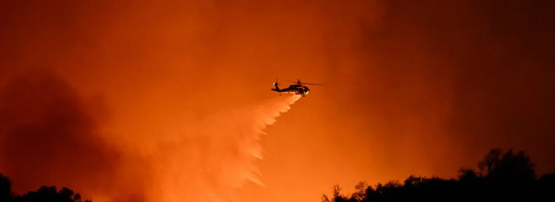 Vientos fuertes: un fenómeno que avivá los incendios en Los Ángeles, California.
