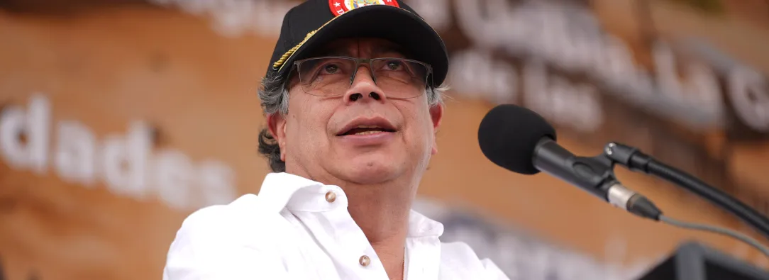 Presidente Petro pide reformar la administración del Fondo Nacional del Café ante una deuda millonaria