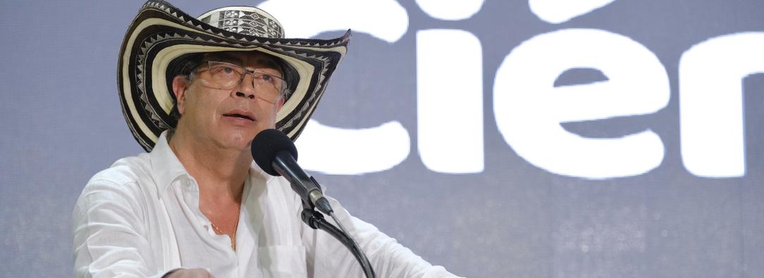 Presidente invita a migrantes colombianos indocumentados en EE.UU. a retornar a Colombia; Gobierno prepara incentivos