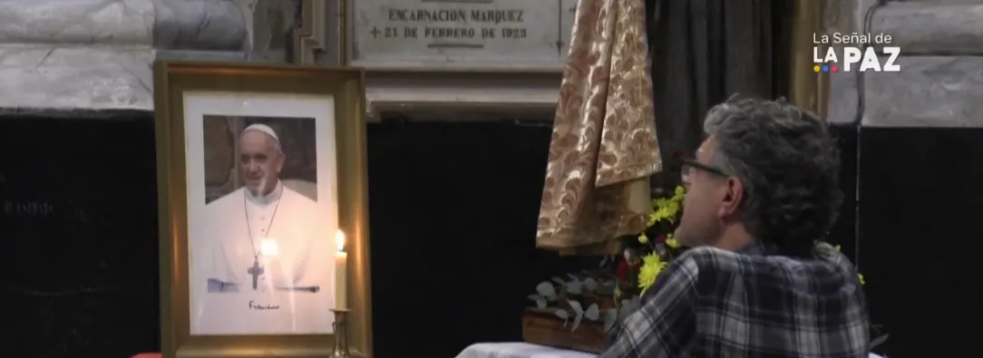 feligreses oran por la recuperación del papa