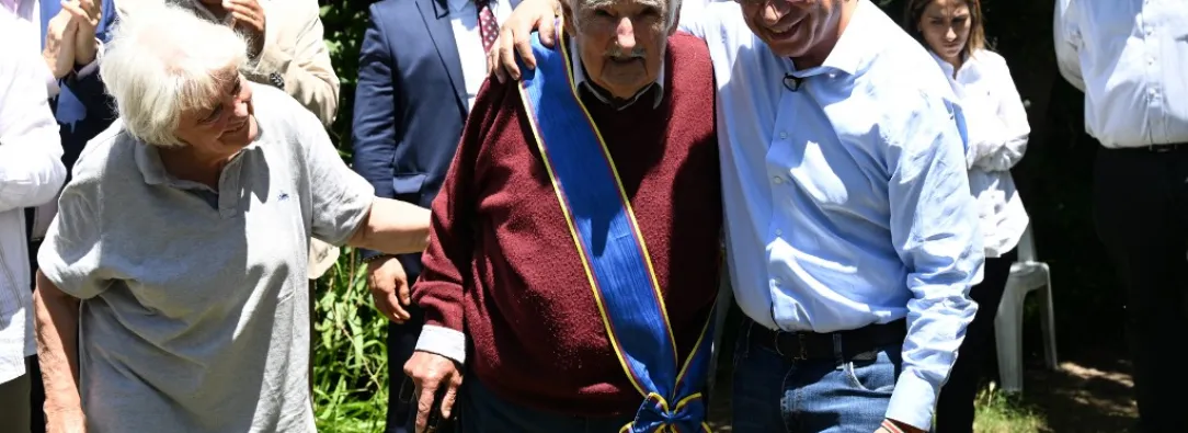 Pepe Mujica junto al presidente Gustavo Petro.
