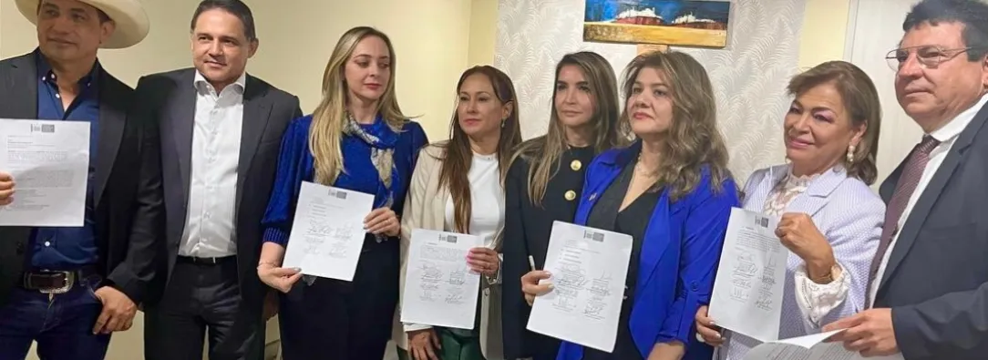 Senadores que votaron en contra de la reforma laboral. / Foto: Comisión Séptima del Senado.