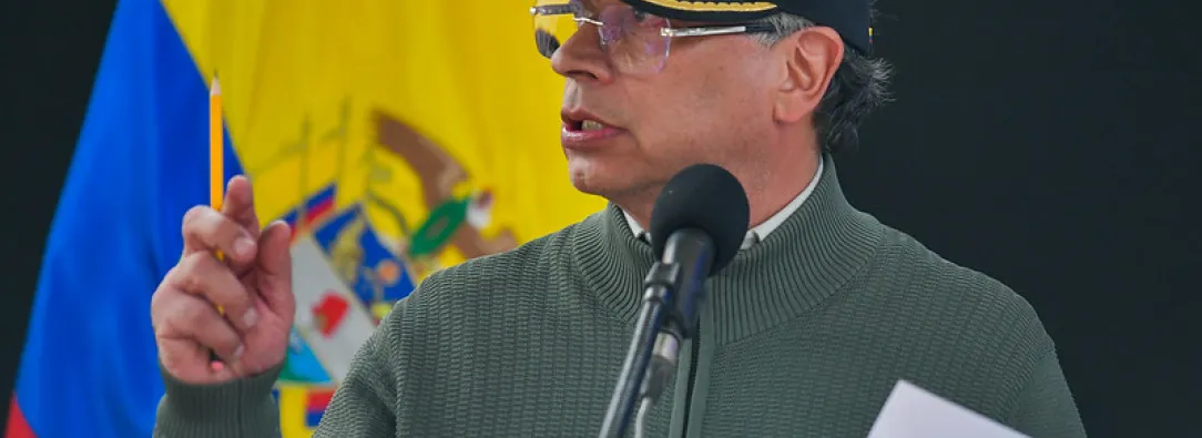El presidente dio inicio a la entrega de armas por parte de los Comandos del Sur. / Foto: Presidencia de la República.