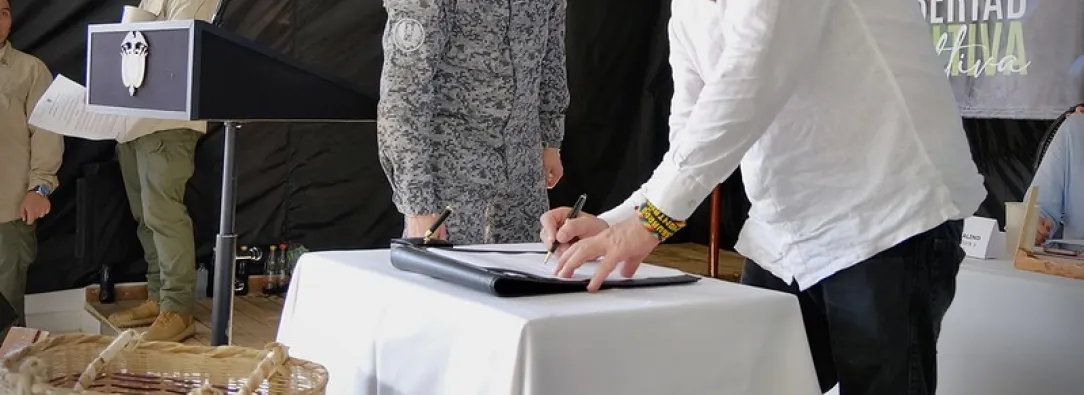 Con este decreto, el Gobierno da un paso decidido hacia un modelo de justicia transformadora que rompe con la lógica del castigo perpetuo y se orienta a reconstruir vidas. / Foto: Presidencia de la República.