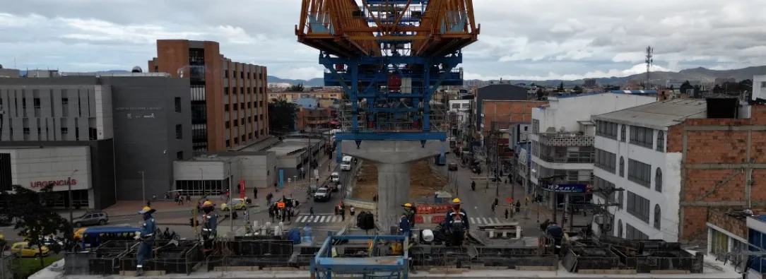 Obras del metro elevado en Bogotá.