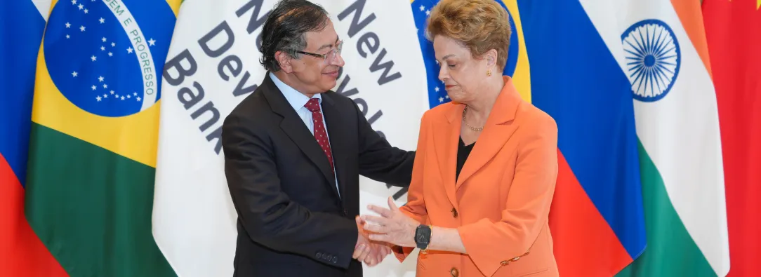 Visita de Petro a China