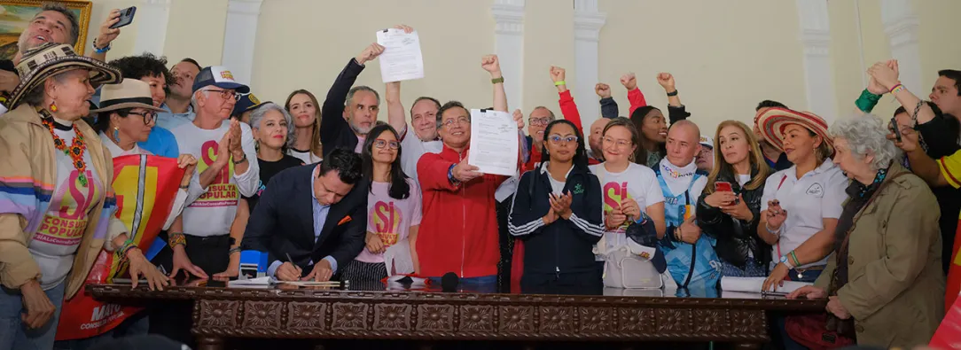 El Senado está convocado por la historia, no por Petro sino por el pueblo presidente al radicar la Consulta Popular