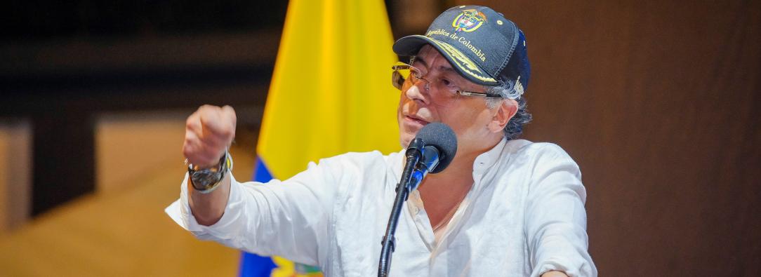 "El pueblo ganaría felicidad y más horas libres con la familia porque el dia acabaria a las 6 pm": Presidente Petro